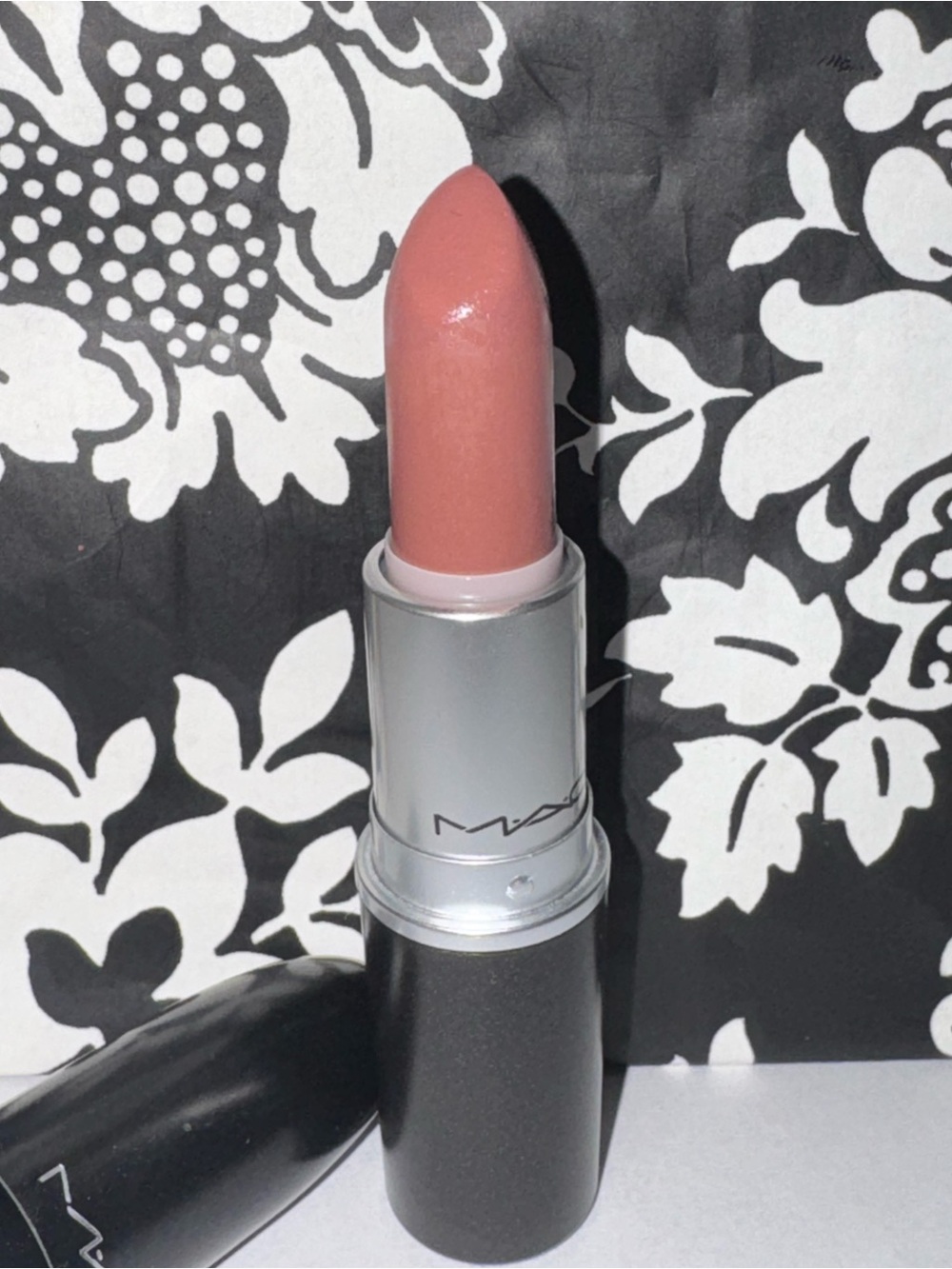 MAC Hug Me Lipstick